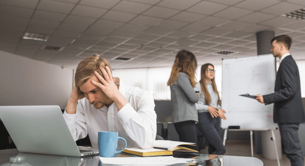 10 Señales de que tu Organización Necesita una Evaluación de Clima Laboral